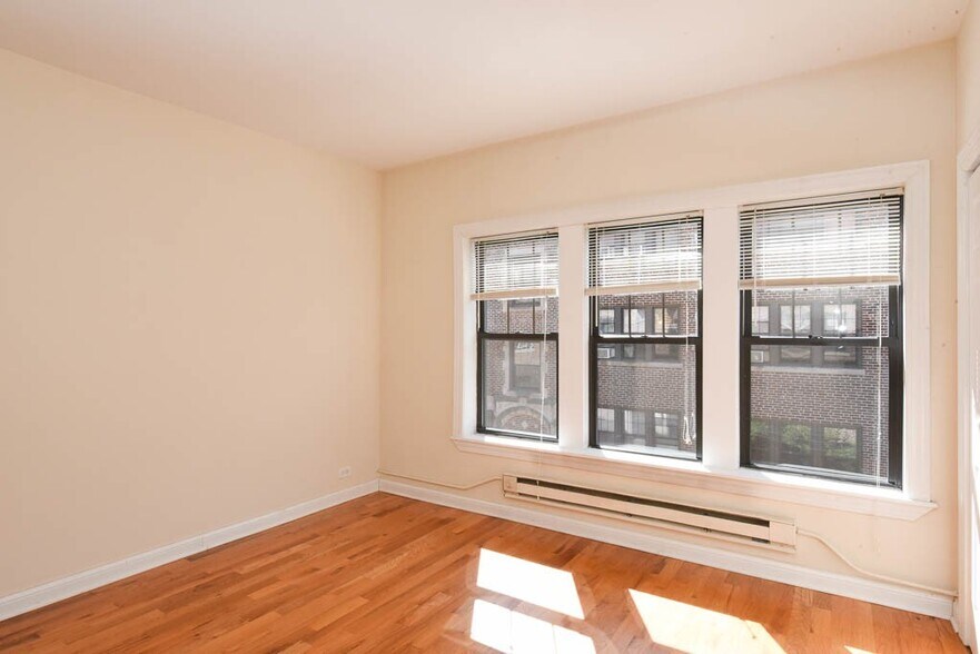 Building Photo - 1319 Oak Ave