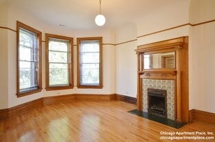 Building Photo - 2214 N Kenmore Ave