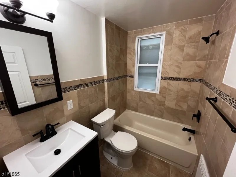 Building Photo - 339 Valley Brook Ave