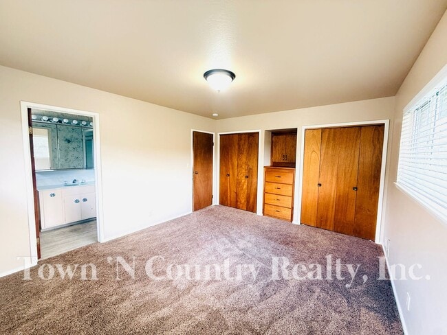 Building Photo - 3 Bedroom South Salinas Home!