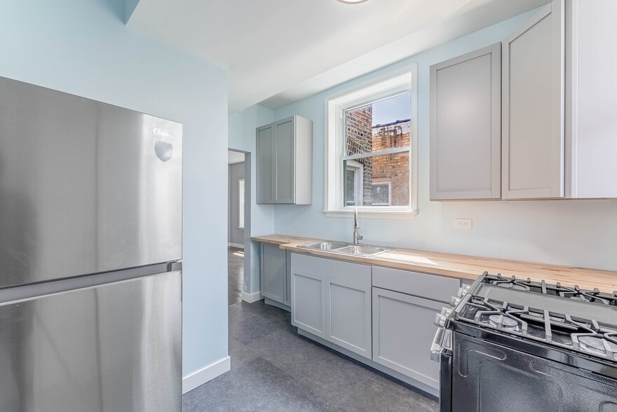 Building Photo - 7630 N Marshfield Ave