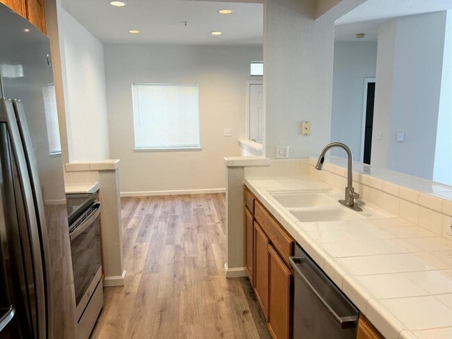 Building Photo - Spacious 2BR/2BA Redwood Shores Condo with Balcony, Natural Light & Garage Parking