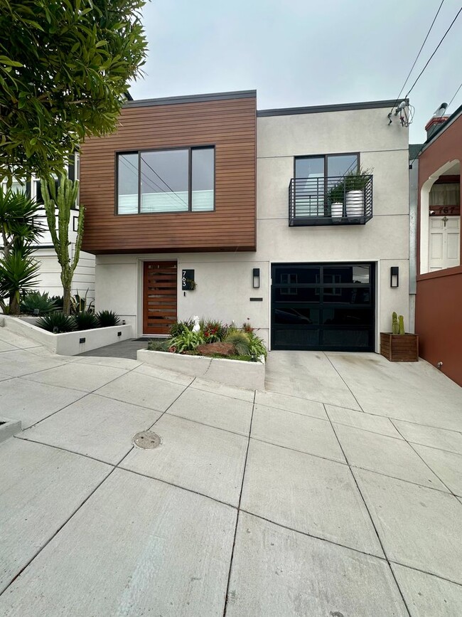 Building Photo - 763 Andover St