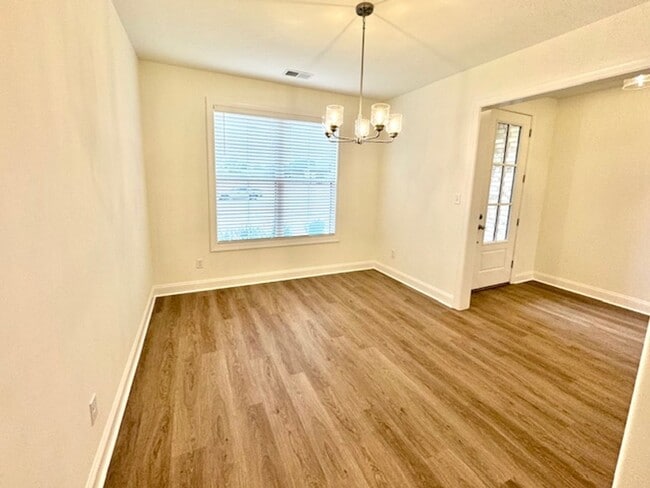 Building Photo - NewburyDr7464