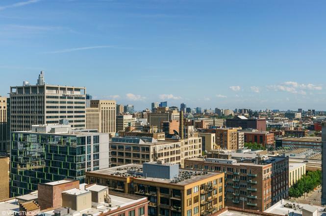 Building Photo - 210 S Desplaines St
