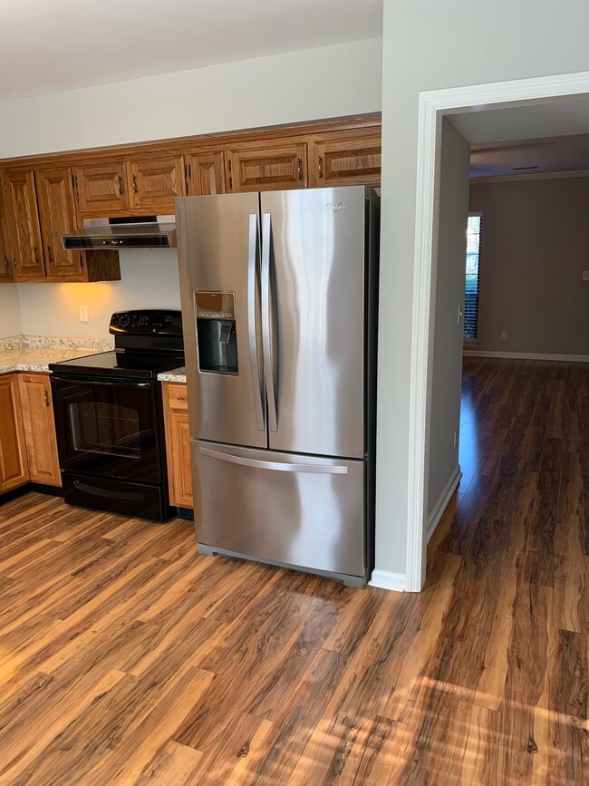 Building Photo - 830 Brentwood Pointe