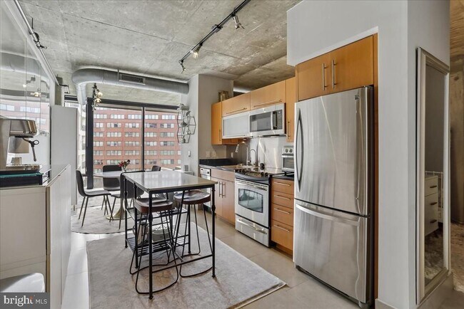Building Photo - 1133 14th St NW