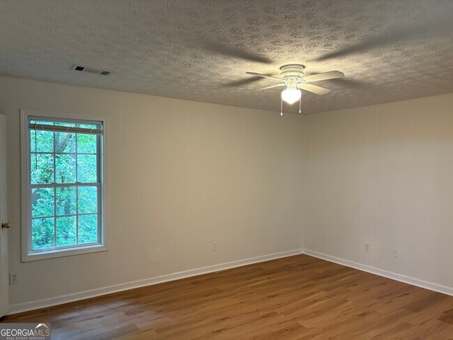 Building Photo - 4601 Logan Way