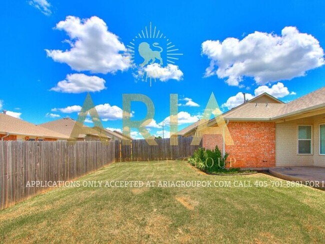 Building Photo - BEAUTIFUL 3 BED/2 BATH HOME IN ROYAL OAKS!...