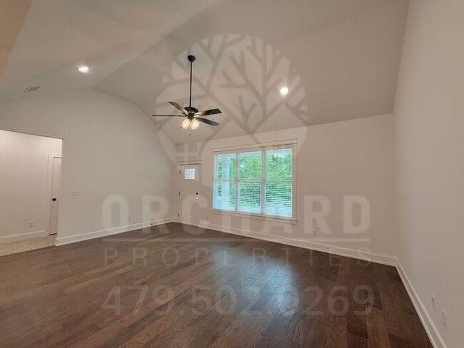 Building Photo - Bella Vista Single-Family Home- 2 Bed/ 2 B...