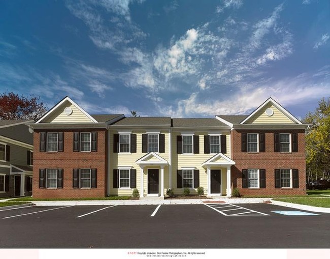 Building Photo - Calvert Heights Townhouse Apartments