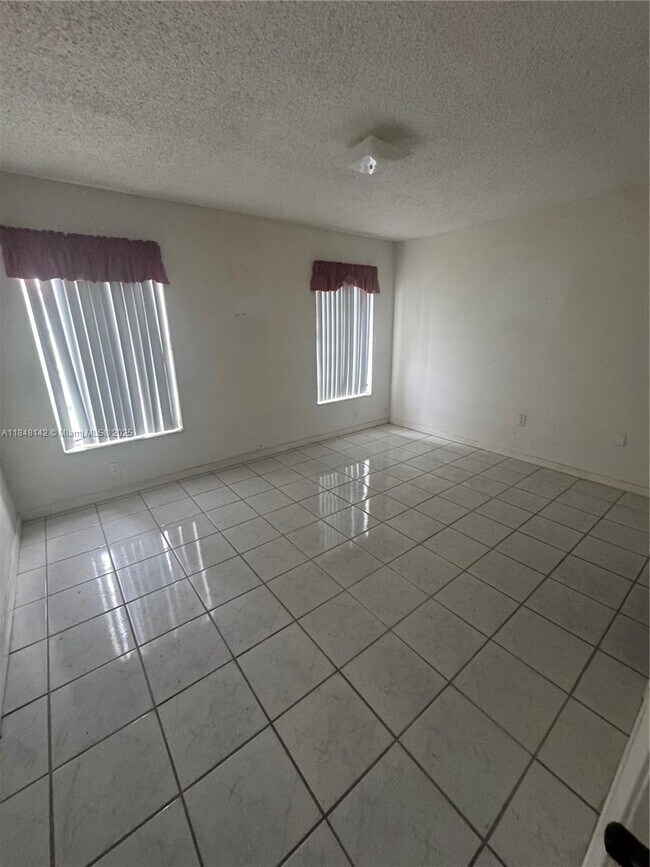 Building Photo - 9824 SW 123rd Terrace