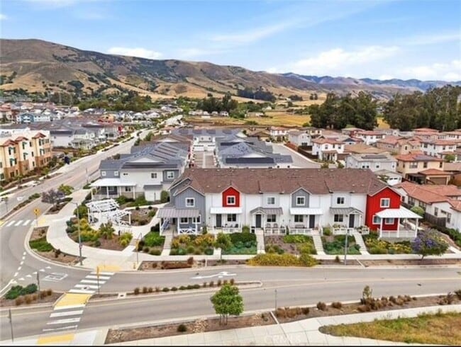 Building Photo - 3 Bedroom 2.5 Bath Righetti Ranch Home