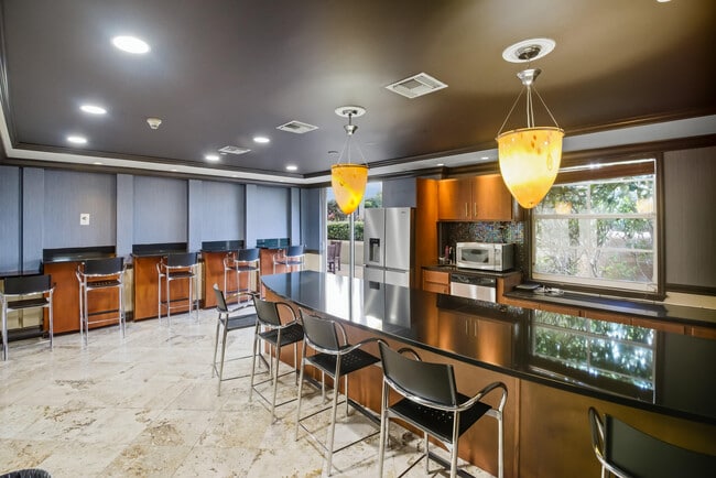 Building Photo - 520 SE 5 Ave