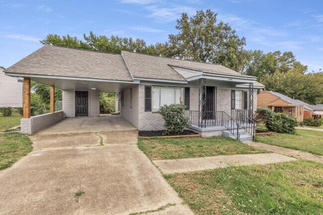 Primary Photo - 1880 Glory Cir