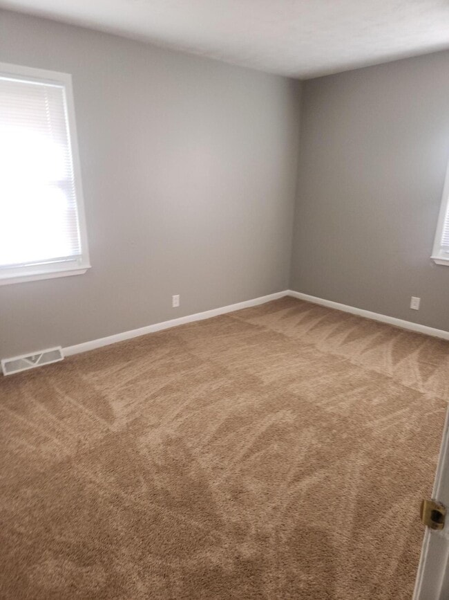 Building Photo - 3832 Walhampton Dr