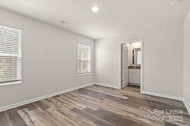 Building Photo - 117 Dogwood Vlg Trl