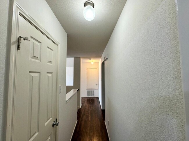 Building Photo - 224 Mulberry Dr