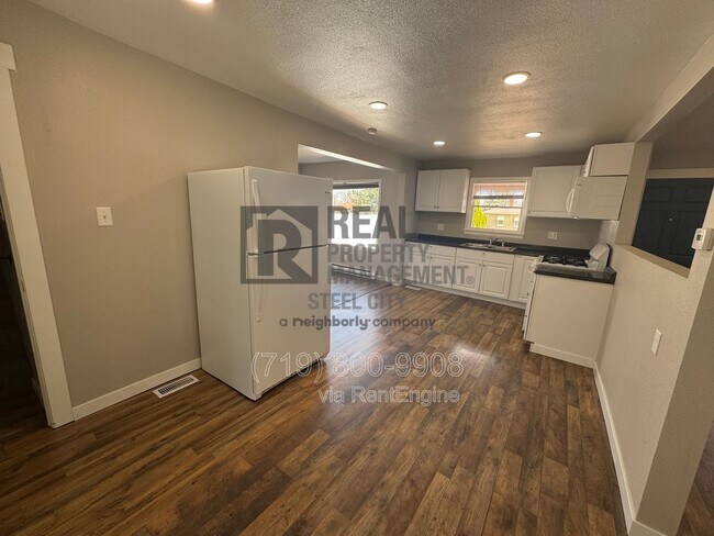 Building Photo - 2619 7th Ave