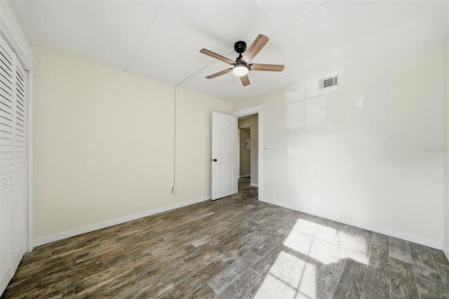 Building Photo - 3821 N Oak Dr