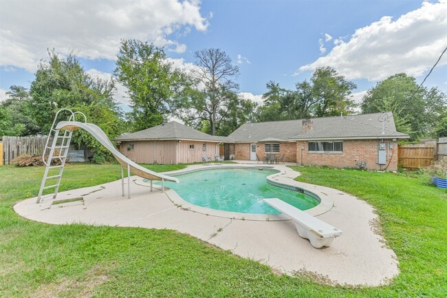 Building Photo - 623 E Cypresswood Dr