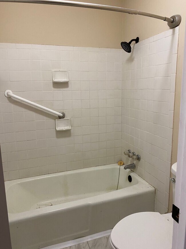Building Photo - NEWLY RENOVATED- MOVE IN SPECIAL 300.00 OF...
