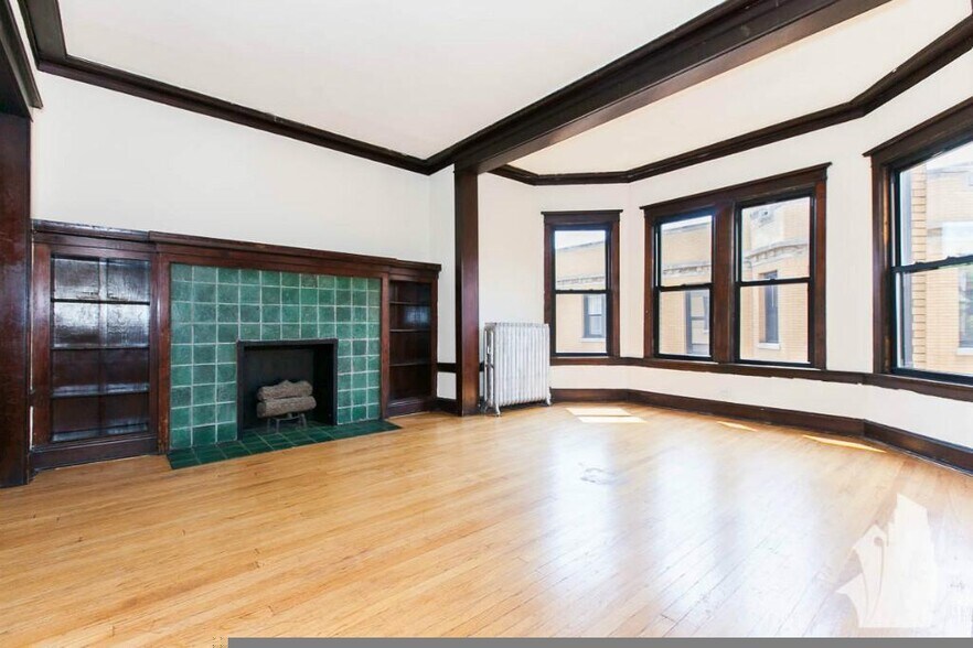 Building Photo - 2431 N Sawyer Ave