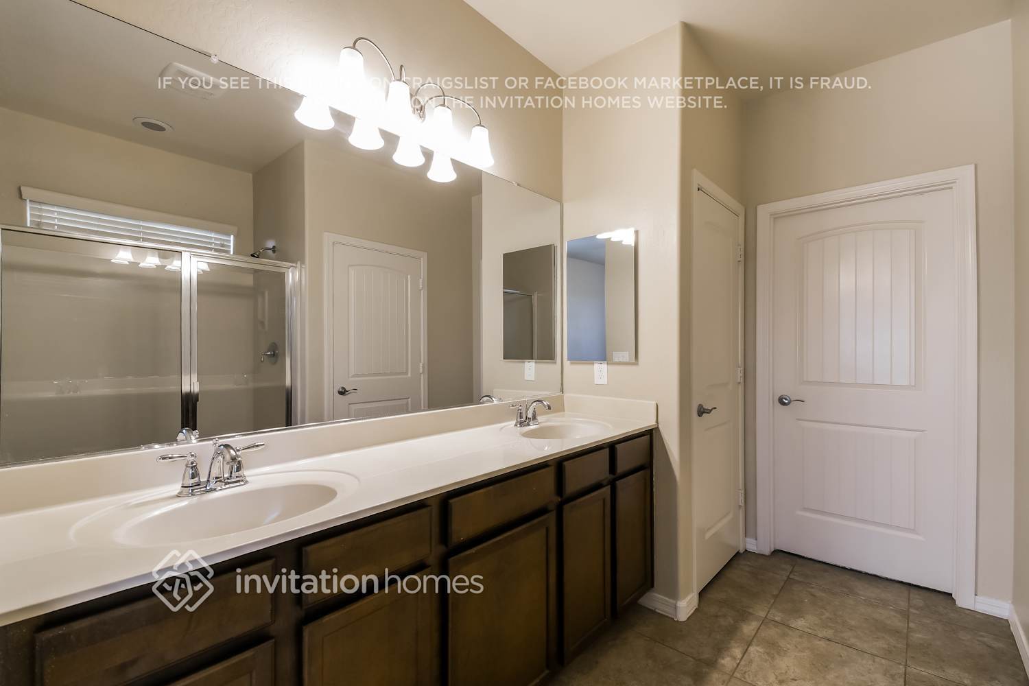 Building Photo - 4962 E Alamo St