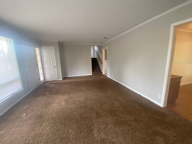 Building Photo - Charming 4 BR, 2 BA, Close to MTSU, 1 Car Garage, Large Carport