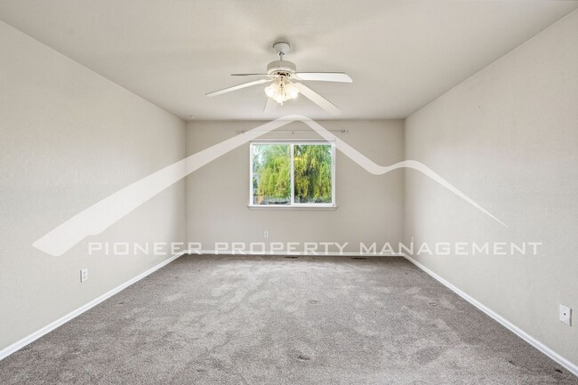 Building Photo - Spacious Home with Central AC and Fenced Yard