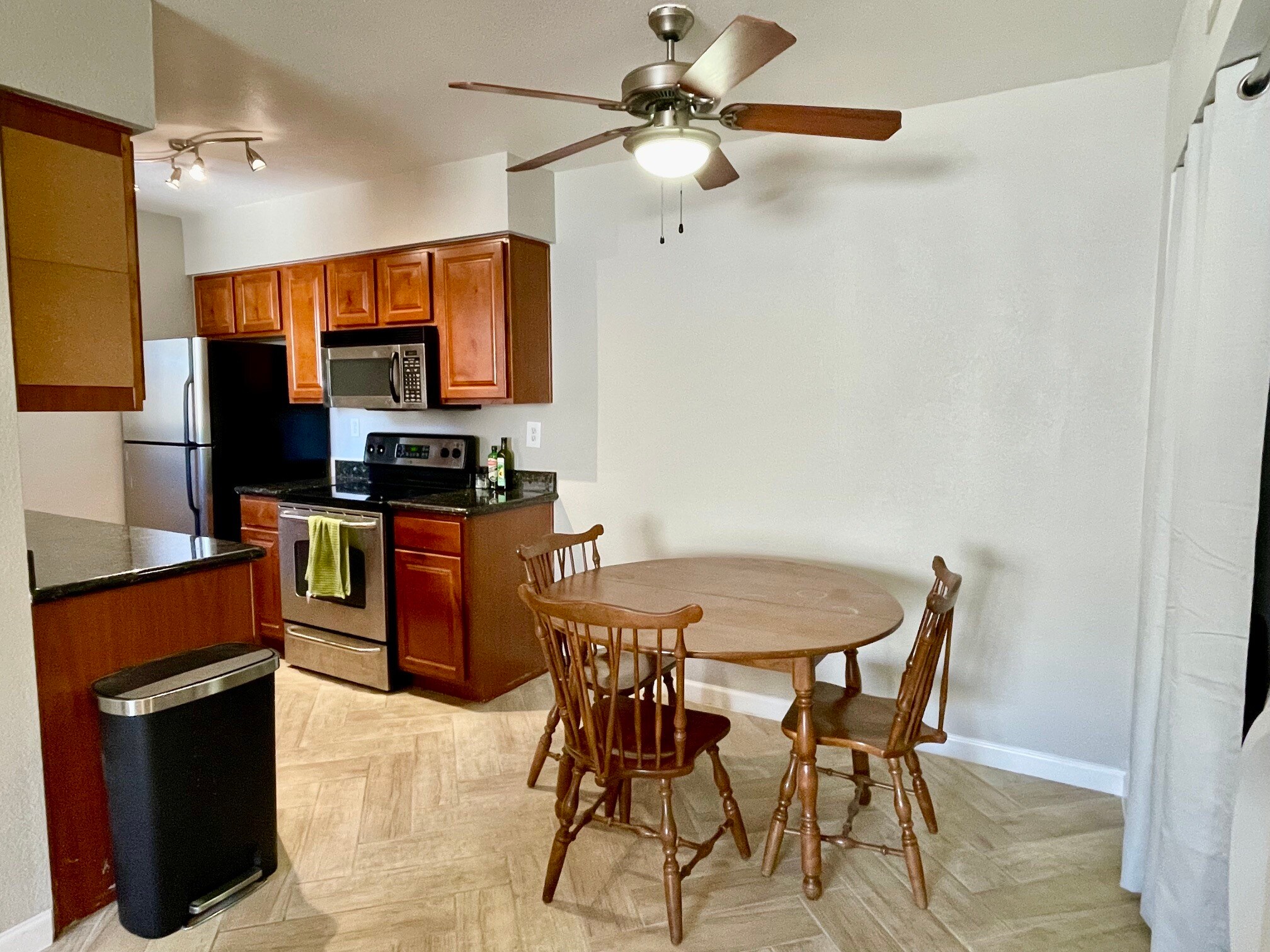 Building Photo - 5877 N Granite Reef Rd