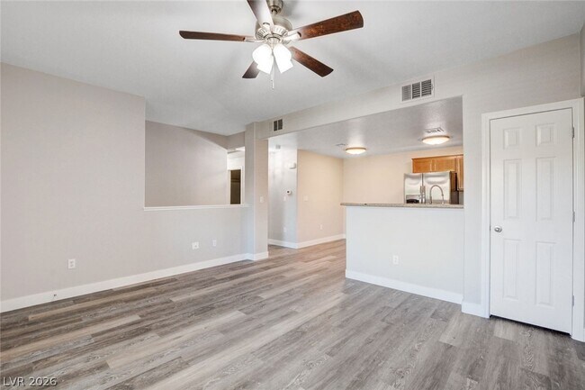 Building Photo - 7701 W Robindale Rd