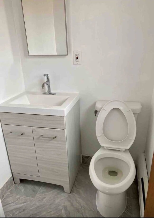 Building Photo - 71-61-61170 170th St