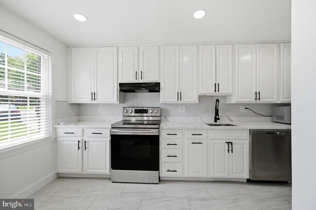 Building Photo - 1214 Fox Run Pl