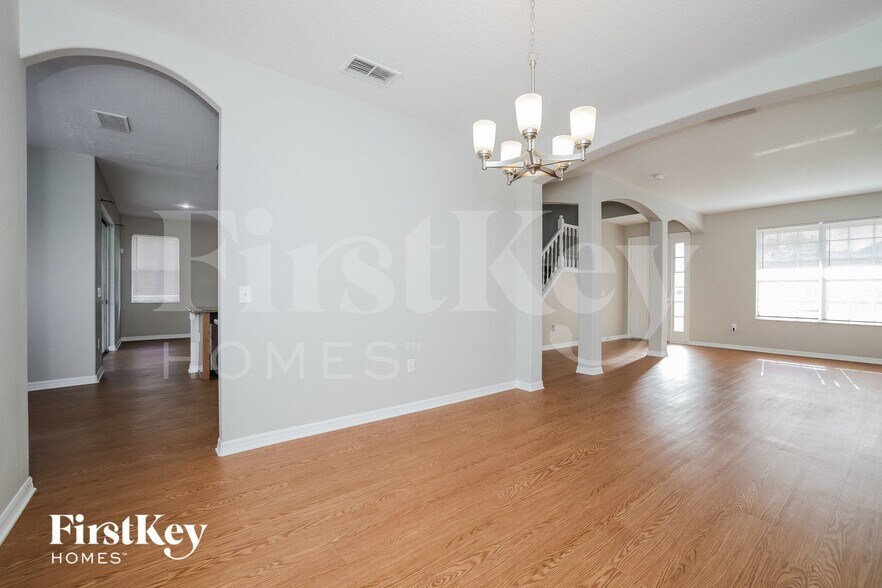 Building Photo - 1660 The Oaks Blvd