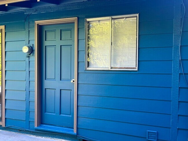 Building Photo - 2Bd/1Ba Single Story Apartment Unit - Move...