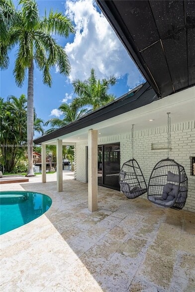 Building Photo - 2500 Bayview Dr