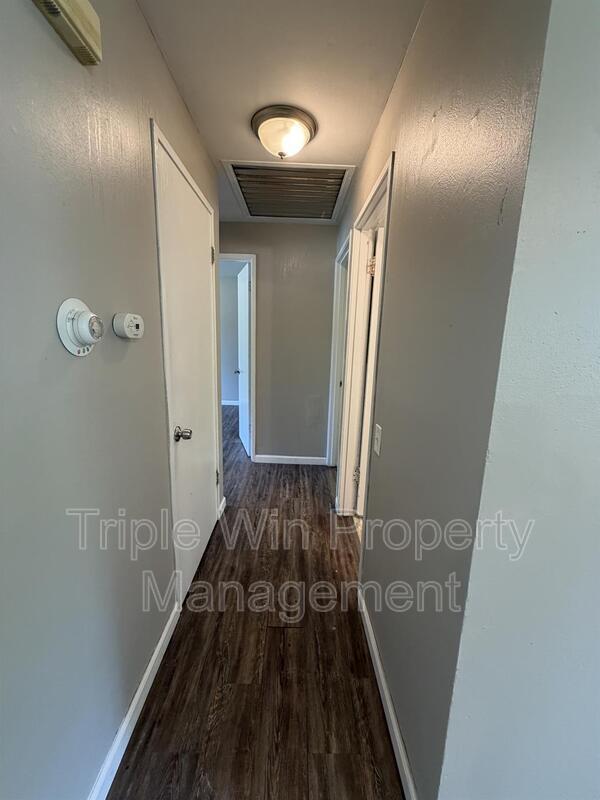 Building Photo - 10329 Chesley Dr