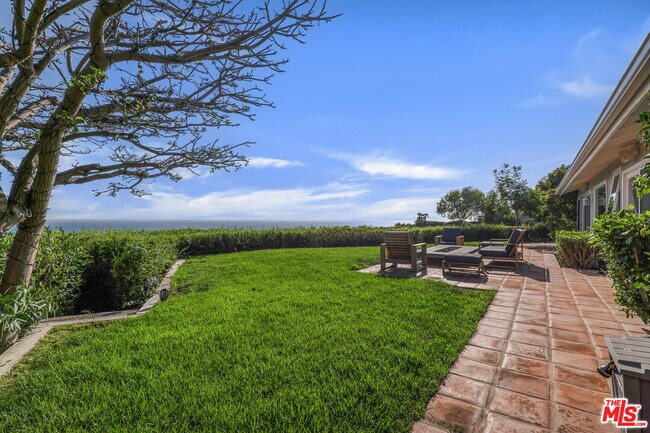 Building Photo - 6249 Tapia Dr