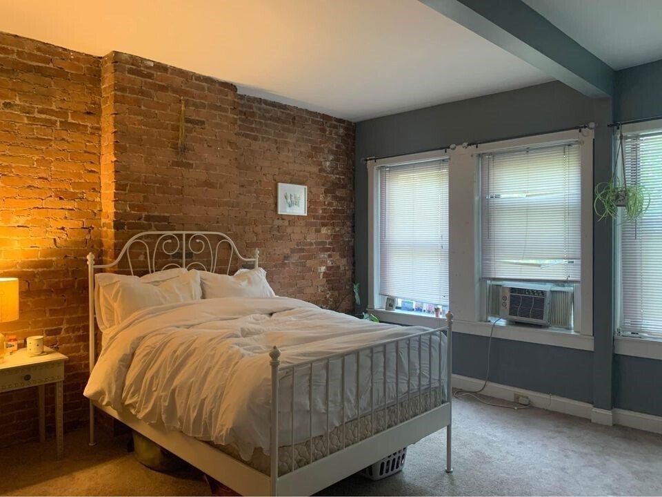 Building Photo - 556 Columbus Ave