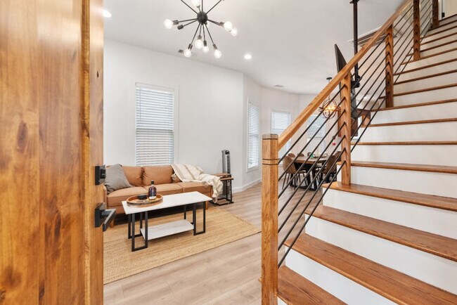 Building Photo - 921 E Hattie St