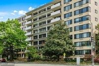 Building Photo - PRICE REDUCTION AS OF 01/2026! GREAT CORNER VIEWS! Wood floor Condo Overlooking McLean Gardens
