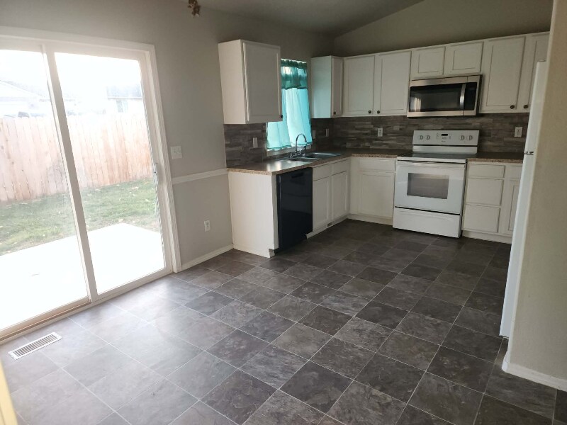 Building Photo - 2510 Sea Breeze St