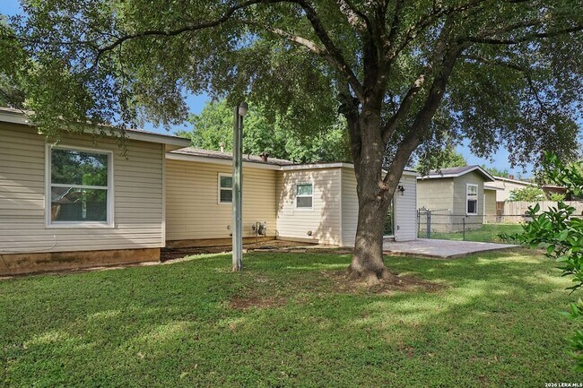 Building Photo - 623 Weizmann St