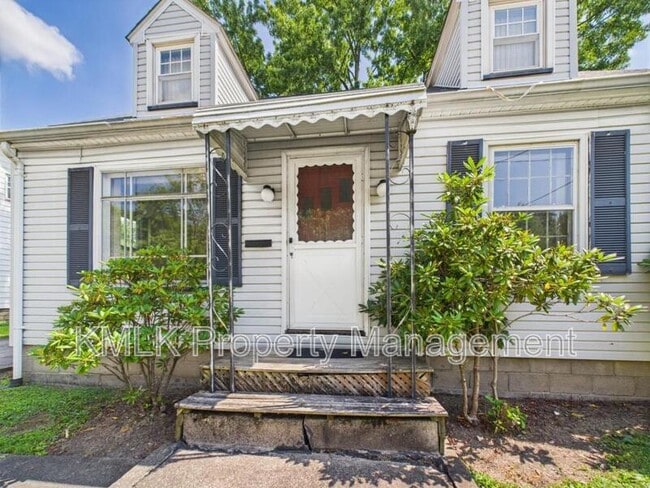 Building Photo - 975 Glenwood St NE