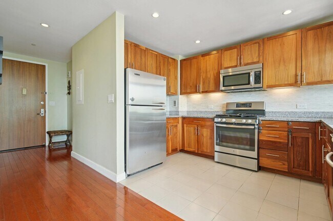 Building Photo - 20 Newport Pkwy