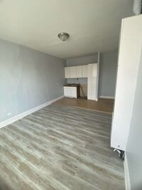 Building Photo - 5960 W Roosevelt Rd