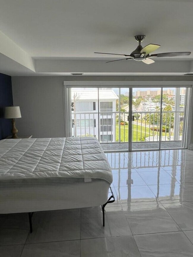 Building Photo - 155 Yacht Club Dr