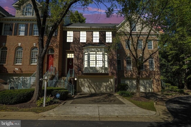 Building Photo - 150 Rees Pl