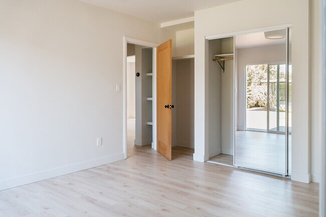 Building Photo - 2709 S Harcourt Ave